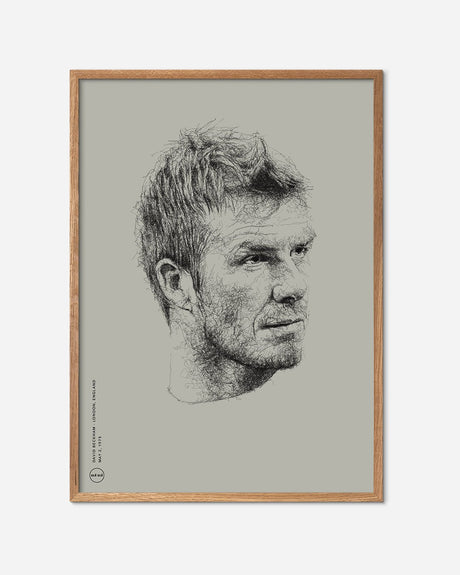 Beige fodbold plakat med håndtegnet portræt af David Beckham i egetræsramme
