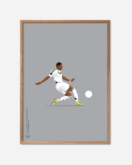 Fodbold plakat med spiller i hvidt sæt, sparkende til bold, egtræsramme, moderne design