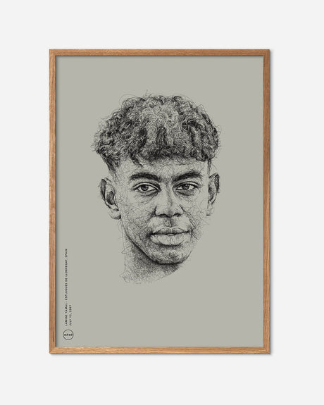 Sort-hvid fodboldplakat med portræt af Lamine Yamal, beige baggrund, egetræsramme