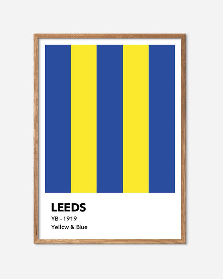 Fodbold plakat med gule og blå striber, LEEDS tekst og egetræsramme.