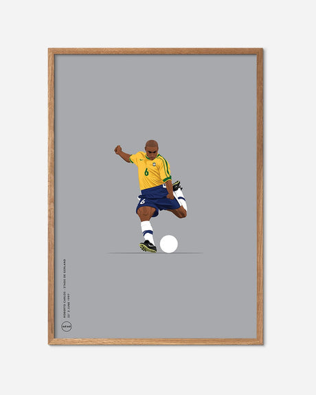 Fodboldplakat med spiller i gul Brasilien-trøje sparker bold, moderne illustration, egetræsramme