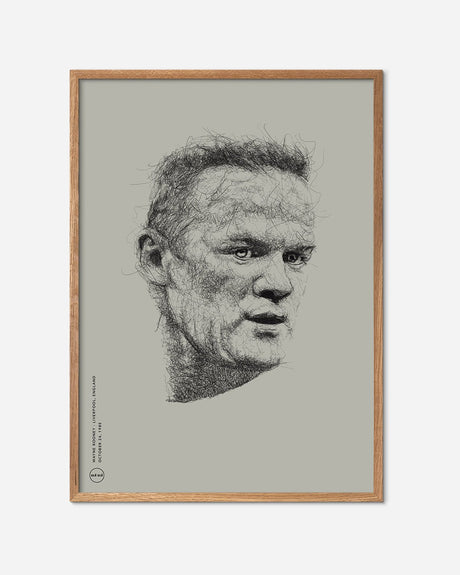 Beige fodbold plakat med kunstnerisk portræt af Wayne Rooney i egetræsramme, moderne fodboldkunst