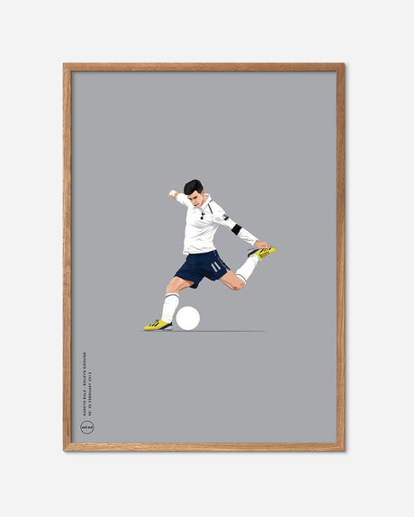 Illustration af fodboldspiller i Tottenham-trøje sparker bold, moderne plakat i egetræsramme