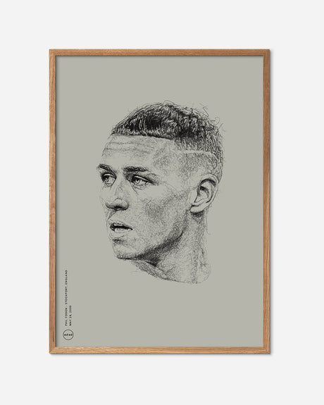 Fodbold plakat med kunstnerisk portræt af Phil Foden på beige baggrund i egetræsramme