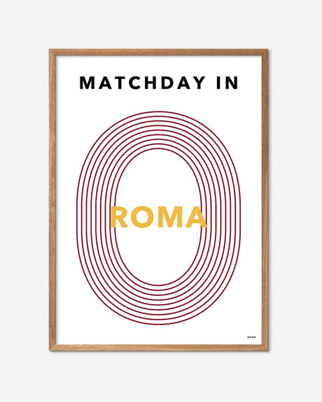 Roma fodbold plakat med grafisk mønster, teksten 'Matchday in Roma', egetræsramme