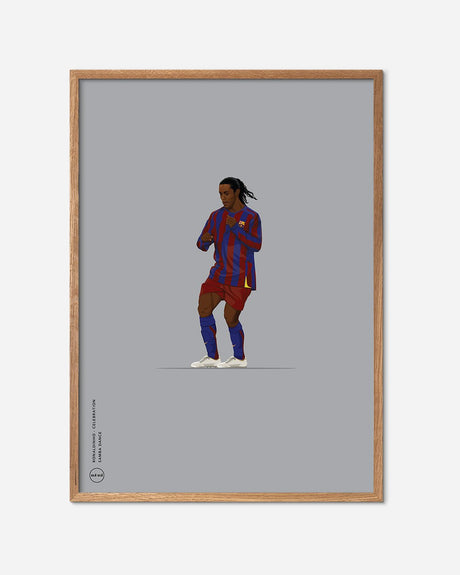 Fodboldplakat med Ronaldinho i Barcelona trøje, jubler på grå baggrund, egetræsramme