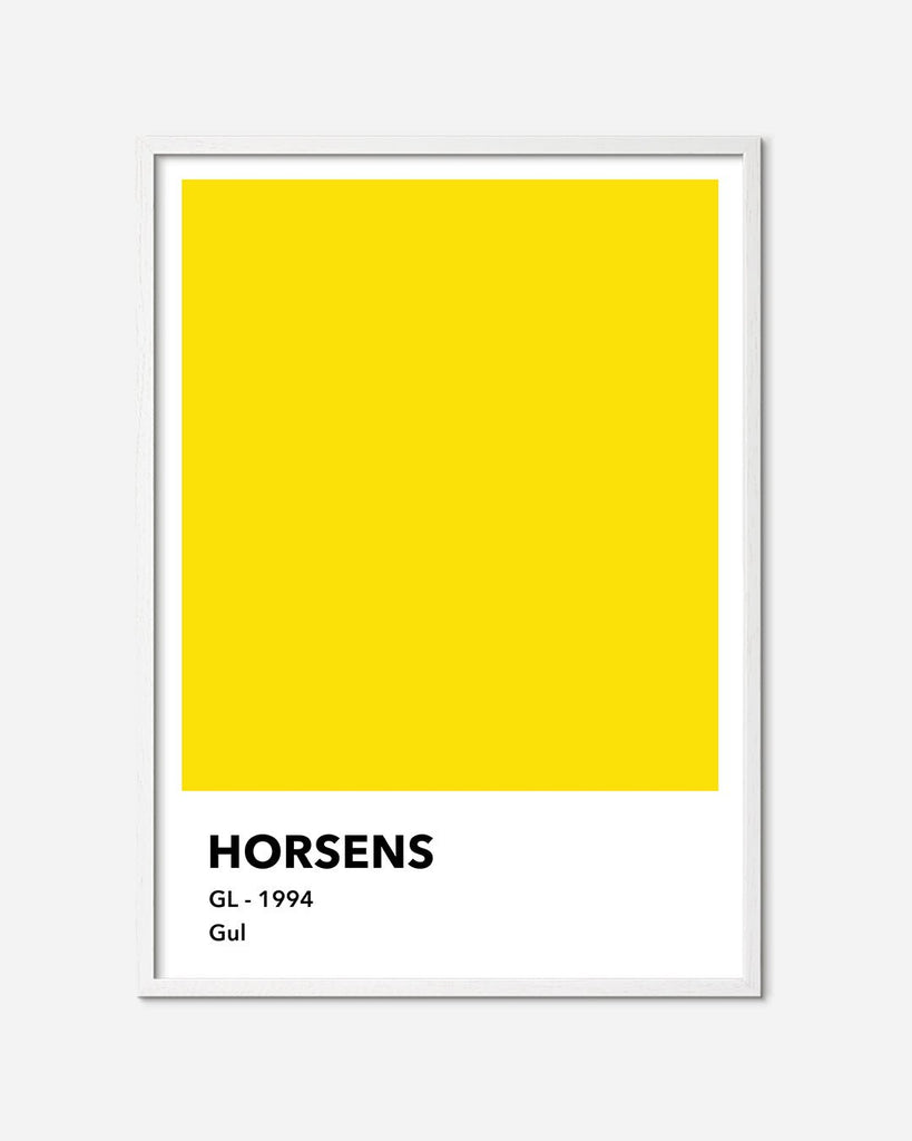 En A.C. Horsens fodbold plakat med deres gule farve fra Colors kollektionen i en hvid egetræsramme - Olé Olé