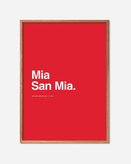 Rød fodbold plakat med teksten 'Mia San Mia' og egetræsramme, Bayern München motiv.