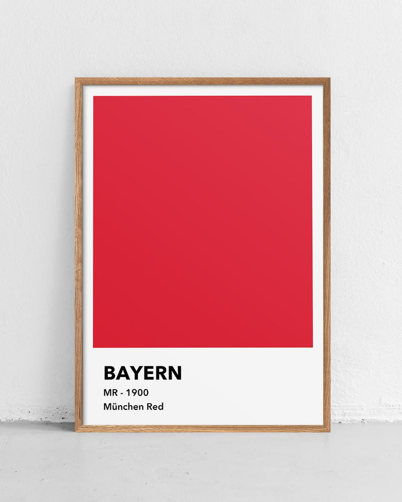 En Bayern München fodbold plakat med deres røde farve fra Colors kollektionen stående på et gulv - Olé Olé