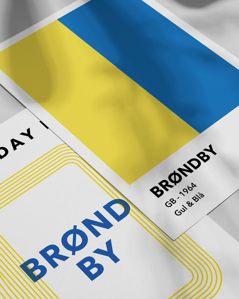En Brøndby I.F. fodbold plakat med deres gule og blå farver fra Colors kollektionen ved siden af en anden plakat - Olé Olé