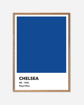 En Chelsea F.C. fodbold plakat med deres kongeblå farve fra Colors kollektionen i en egetræsramme - Olé Olé