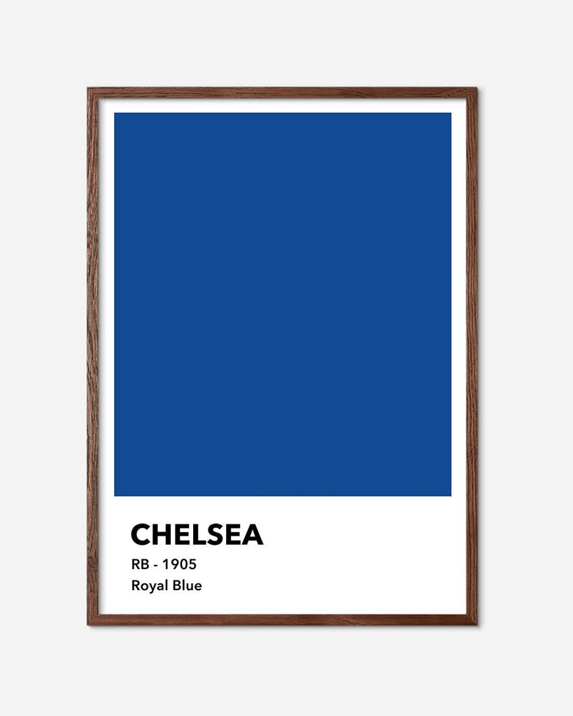 En Chelsea F.C. fodbold plakat med deres kongeblå farve fra Colors kollektionen i en mørk egetræsramme - Olé Olé