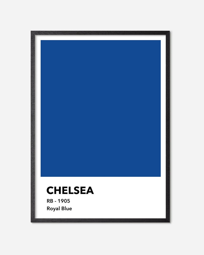 En Chelsea F.C. fodbold plakat med deres kongeblå farve fra Colors kollektionen i en sort egetræsramme - Olé Olé