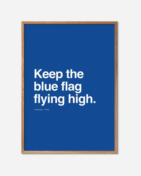 Chelsea fodbold plakat med blå baggrund, hvid tekst og egetræsramme, moderne vægkunst