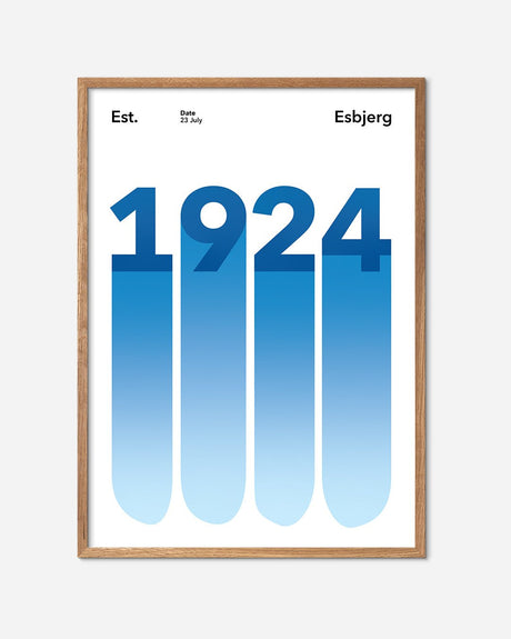 En Esbjerg F.B. fodbold plakat med deres etableringsår 1924 fra Established kollektionen i en egetræsramme - Olé Olé