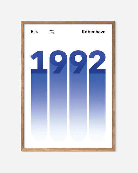 En F.C. København fodbold plakat med deres etableringsår 1992 fra Established kollektionen i en egetræsramme - Olé Olé