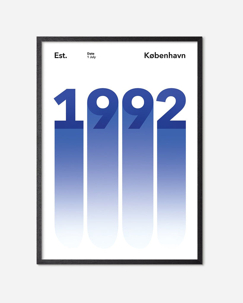 En F.C. København fodbold plakat med deres etableringsår 1992 fra Established kollektionen i en sort egetræsramme - Olé Olé