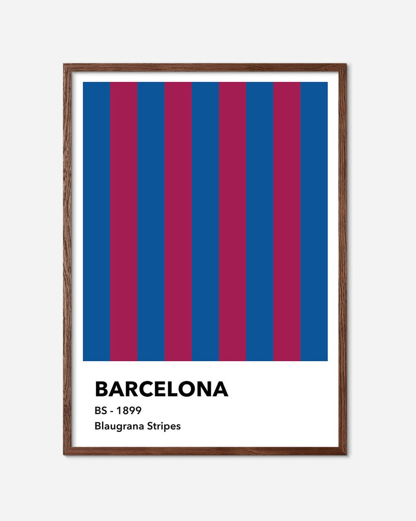 En F.C. Barcelona fodbold plakat med deres blaugrana striber fra Colors kollektionen i en mørk egetræsramme - Olé Olé