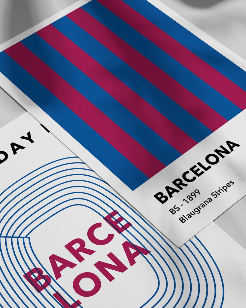 En F.C. Barcelona fodbold plakat med deres blaugrana striber fra Colors kollektionen ved siden af en anden plakat - Olé Olé