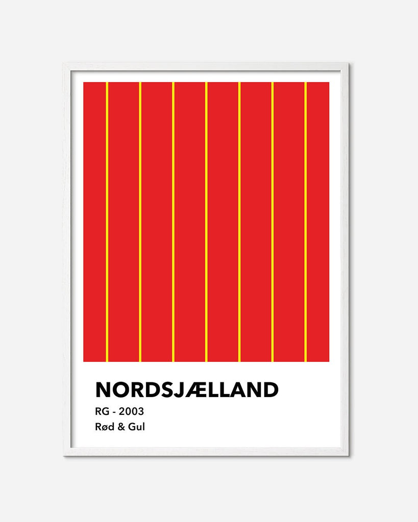 En F.C. Nordsjælland fodbold plakat med deres røde og gule farver fra Colors kollektionen i en hvid egetræsramme - Olé Olé