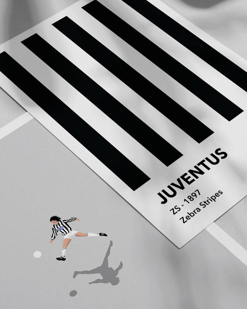 En Juventus F.C. fodbold plakat med deres zebra striber fra Colors kollektionen ved siden af en anden plakat - Olé Olé