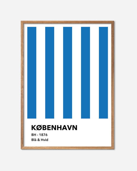 En KB fodbold plakat med deres blå og hvide striber fra Colors kollektionen i en egetræsramme - Olé Olé