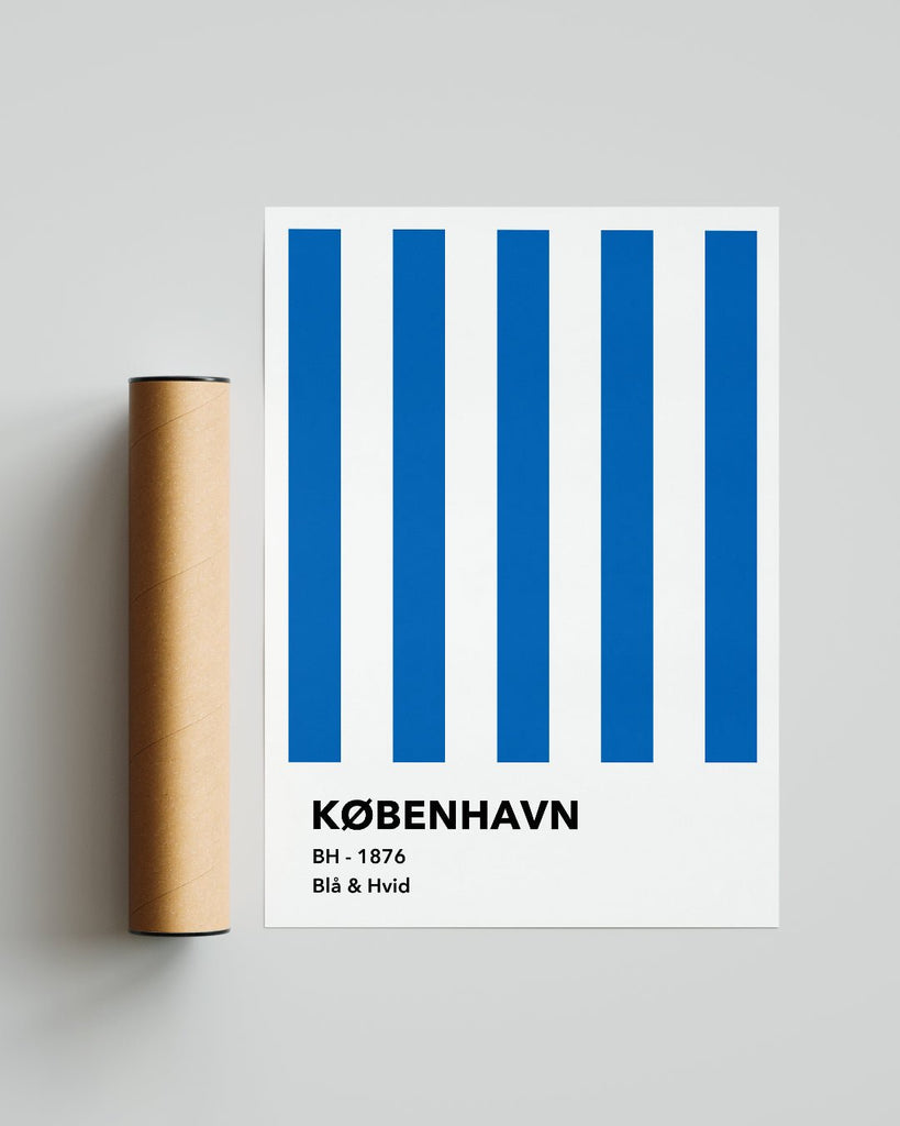 En KB fodbold plakat med deres blå og hvide striber fra Colors kollektionen ved siden af emballage - Olé Olé