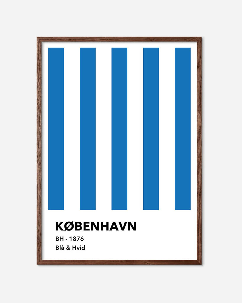En KB fodbold plakat med deres blå og hvide striber fra Colors kollektionen i en mørk egetræsramme - Olé Olé