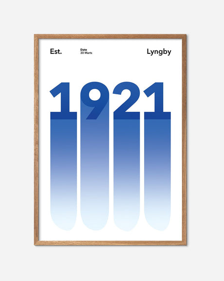 En Lyngby B.K. fodbold plakat med deres etableringsår 1921 fra Established kollektionen i en egetræsramme - Olé Olé