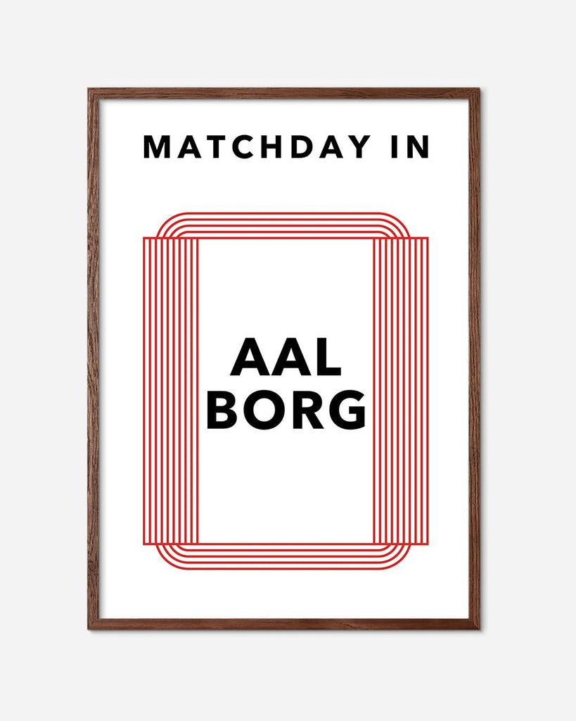 En Aab fodbold plakat med aalborg stadion fra Matchday kollektionen i en mørk egetræsramme - Olé Olé