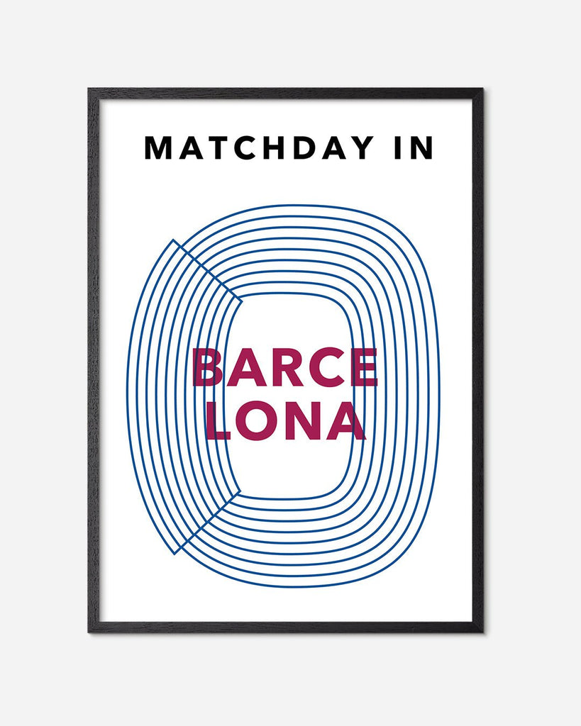 En F.C. Barcelona fodbold plakat med Camp Nou fra Matchday kollektionen i en sort egetræsramme - Olé Olé