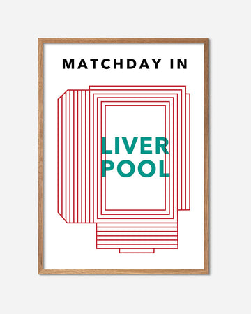 En Liverpool F.C. fodbold plakat med Anfield fra Matchday kollektionen i en egetræsramme - Olé Olé