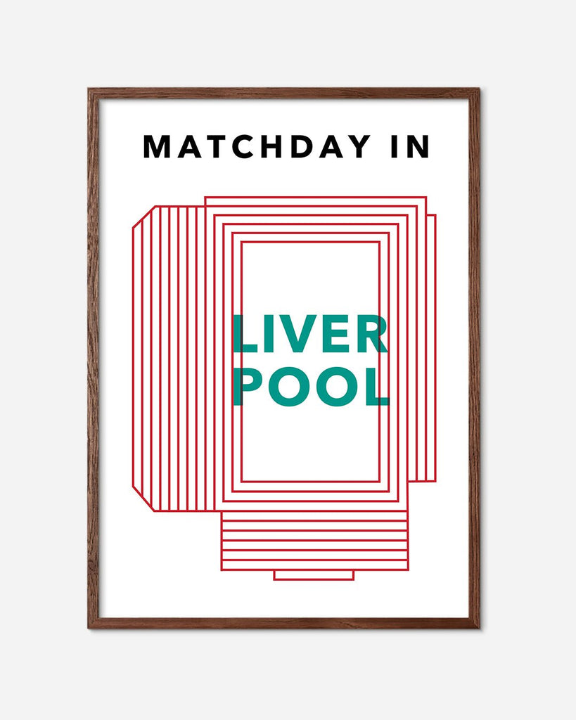 En Liverpool F.C. fodbold plakat med Anfield fra Matchday kollektionen i en mørk egetræsramme - Olé Olé