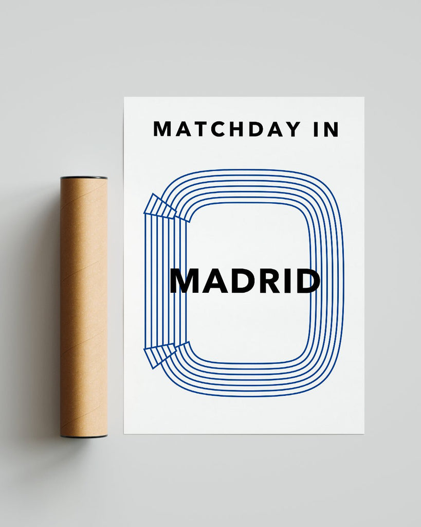 En Real Madrid fodbold plakat med Santiago Bernabeu fra Matchday kollektionen ved siden af emballage - Olé Olé