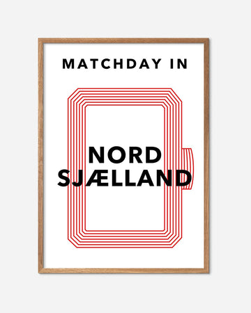 En F.C. Nordsjælland fodbold plakat med Nordsjællands stadion fra Matchday kollektionen i en egetræsramme - Olé Olé