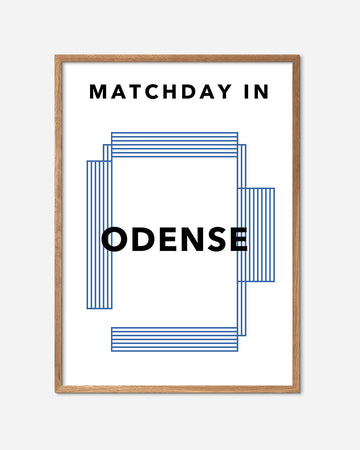En OB fodbold plakat med Odense Stadion fra Matchday kollektionen i en egetræsramme - Olé Olé