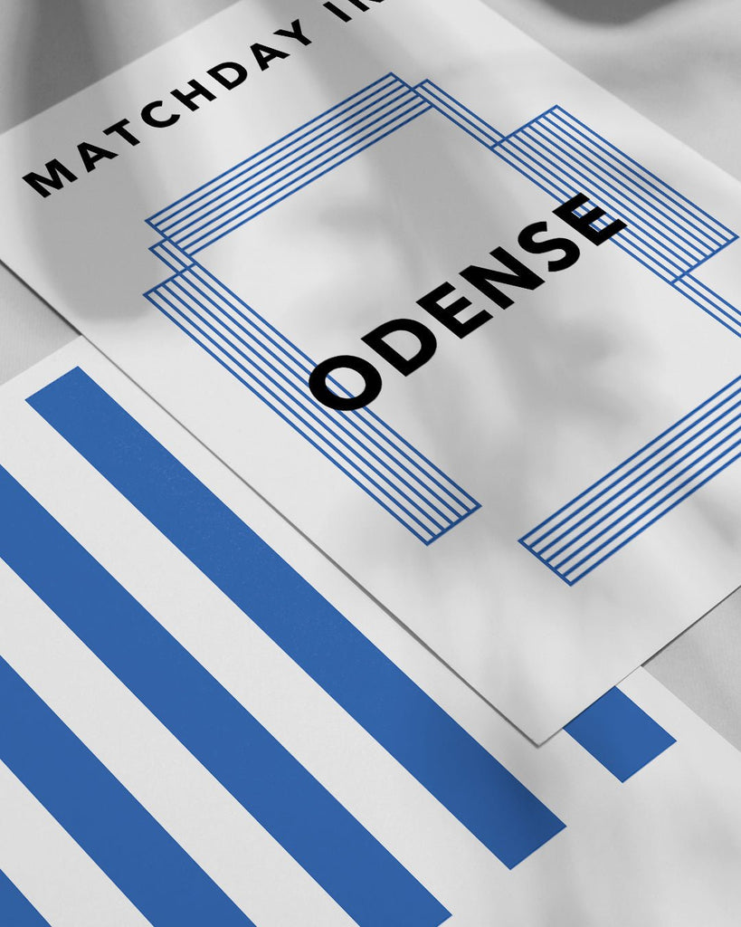 En OB fodbold plakat med Odense Stadion fra Matchday kollektionen ved siden af en anden plakat - Olé Olé
