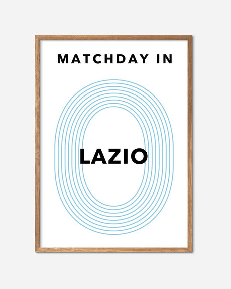 Fodbold plakat med teksten 'Matchday in Lazio', minimalistisk design og egetræsramme.