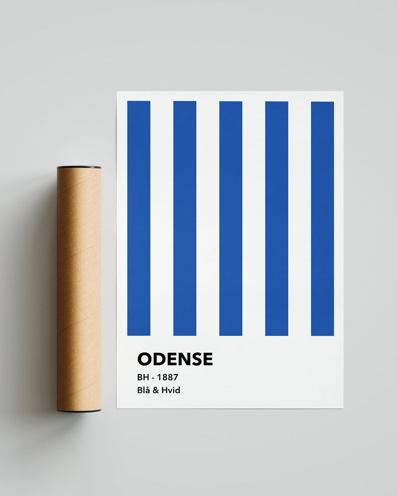 En OB fodbold plakat med deres blå og hvide striber fra Colors kollektionen ved siden af emballage - Olé Olé