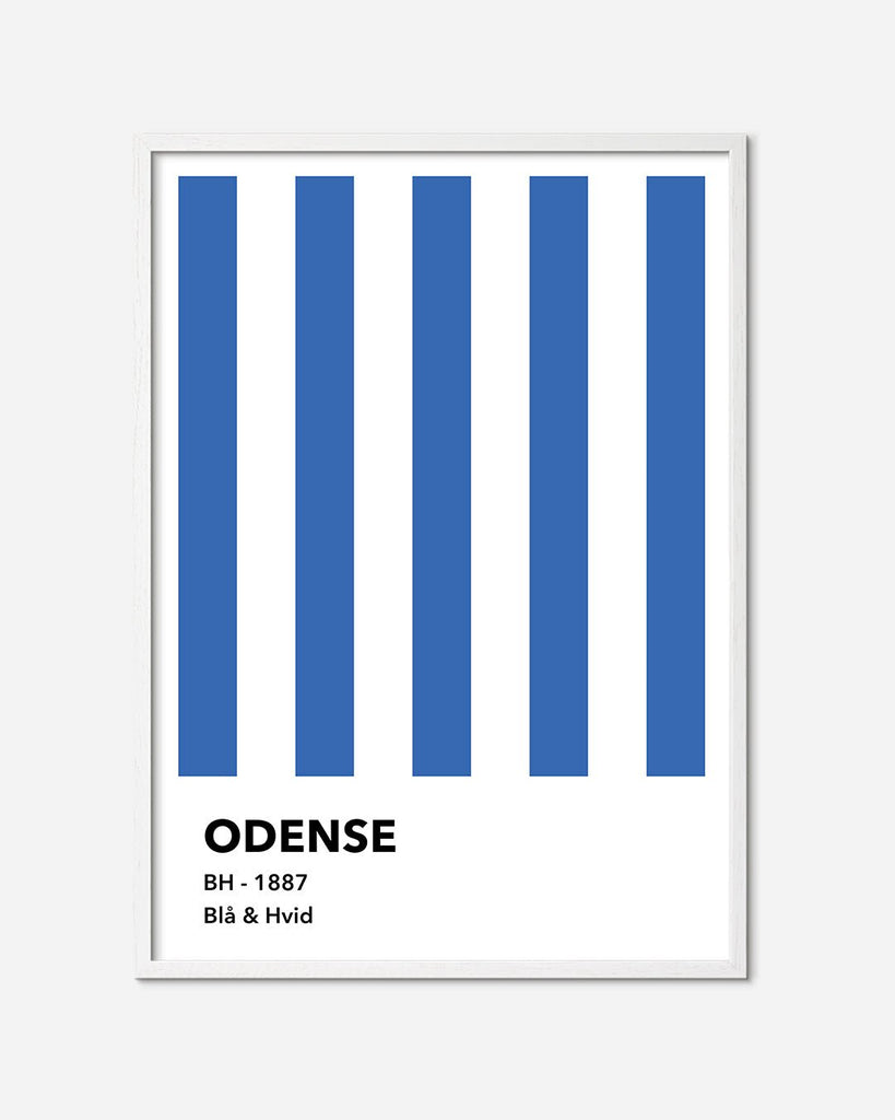 En OB fodbold plakat med deres blå og hvide striber fra Colors kollektionen i en hvid egetræsramme - Olé Olé