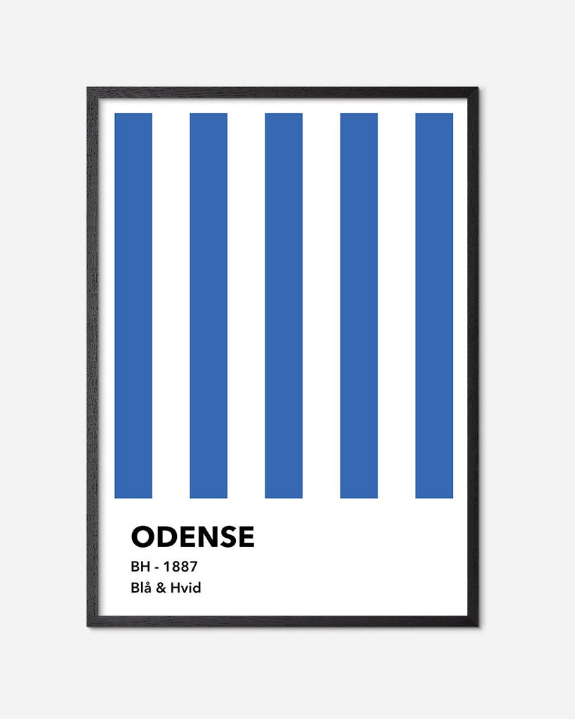 En OB fodbold plakat med deres blå og hvide striber fra Colors kollektionen i en sort egetræsramme - Olé Olé