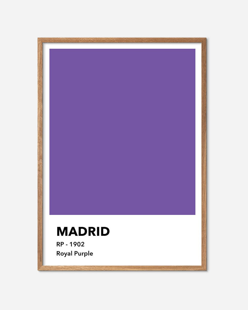 En Real Madrid C.F. fodbold plakat med deres lilla farve fra Colors kollektionen i en egetræsramme - Olé Olé