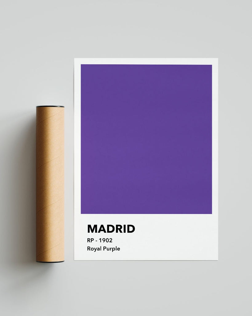 En Real Madrid C.F. fodbold plakat med deres lilla farve fra Colors kollektionen ved siden af emballage - Olé Olé