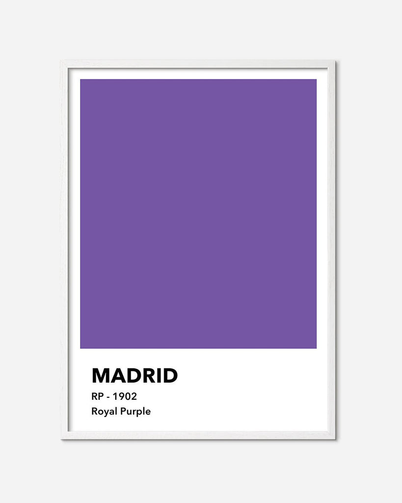 En Real Madrid C.F. fodbold plakat med deres lilla farve fra Colors kollektionen i en hvid egetræsramme - Olé Olé