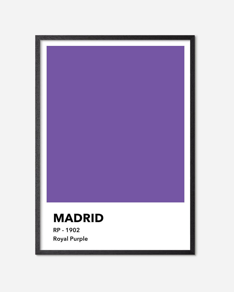 En Real Madrid C.F. fodbold plakat med deres lilla farve fra Colors kollektionen i en sort egetræsramme - Olé Olé