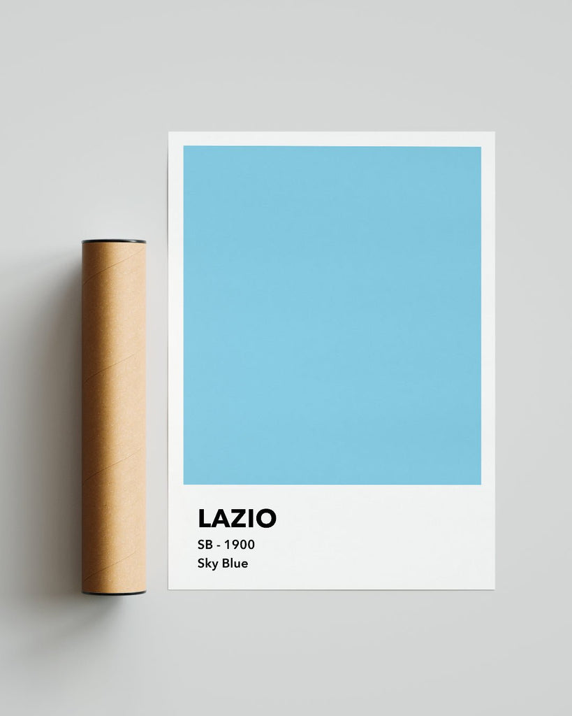 En S.S. Lazio fodbold plakat med deres lyseblå farve fra Colors kollektionen ved siden af emballage - Olé Olé
