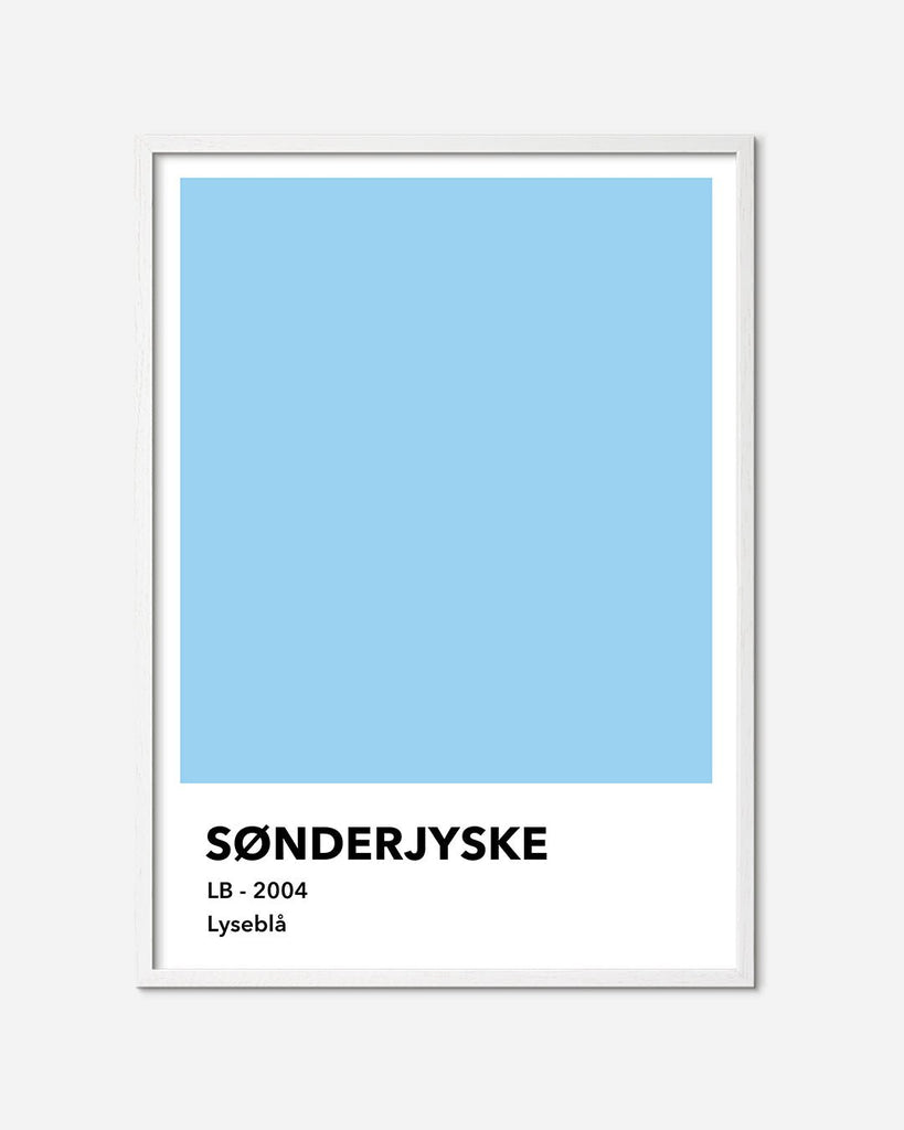 En Sønderjyske fodbold plakat med deres lyseblå farve fra Colors kollektionen i en hvid egetræsramme - Olé Olé