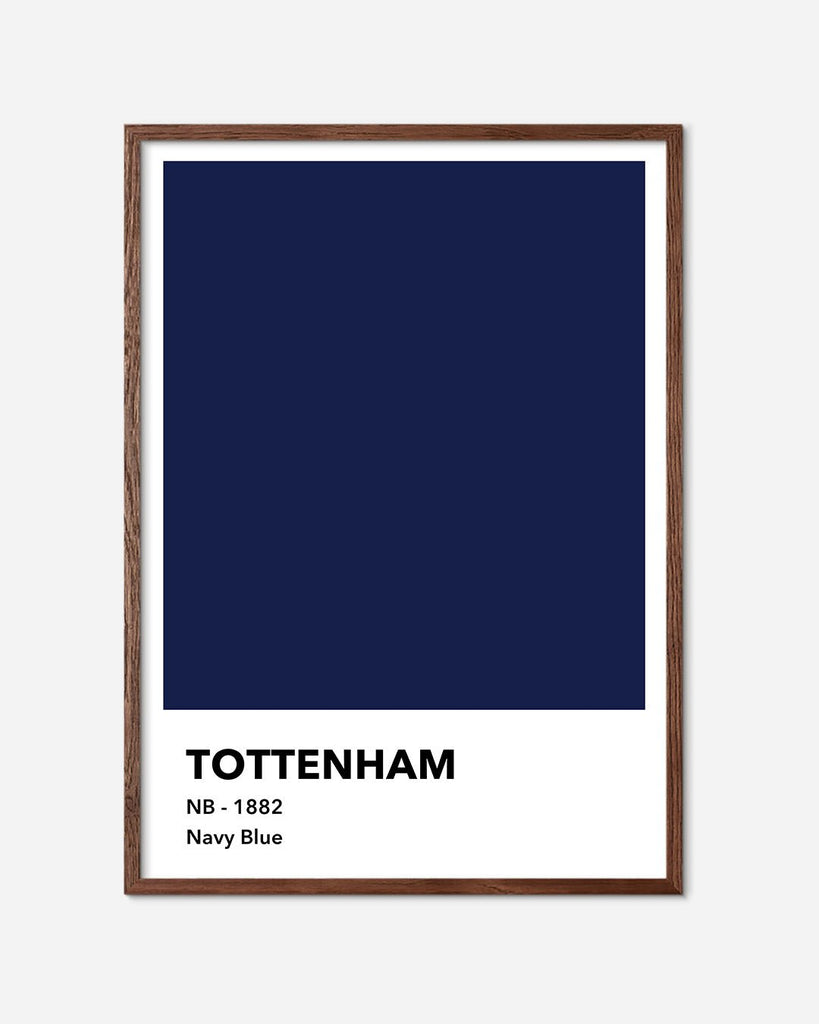 En Tottenham F.C. fodbold plakat med deres marineblå farve fra Colors kollektionen i en mørk egetræsramme - Olé Olé