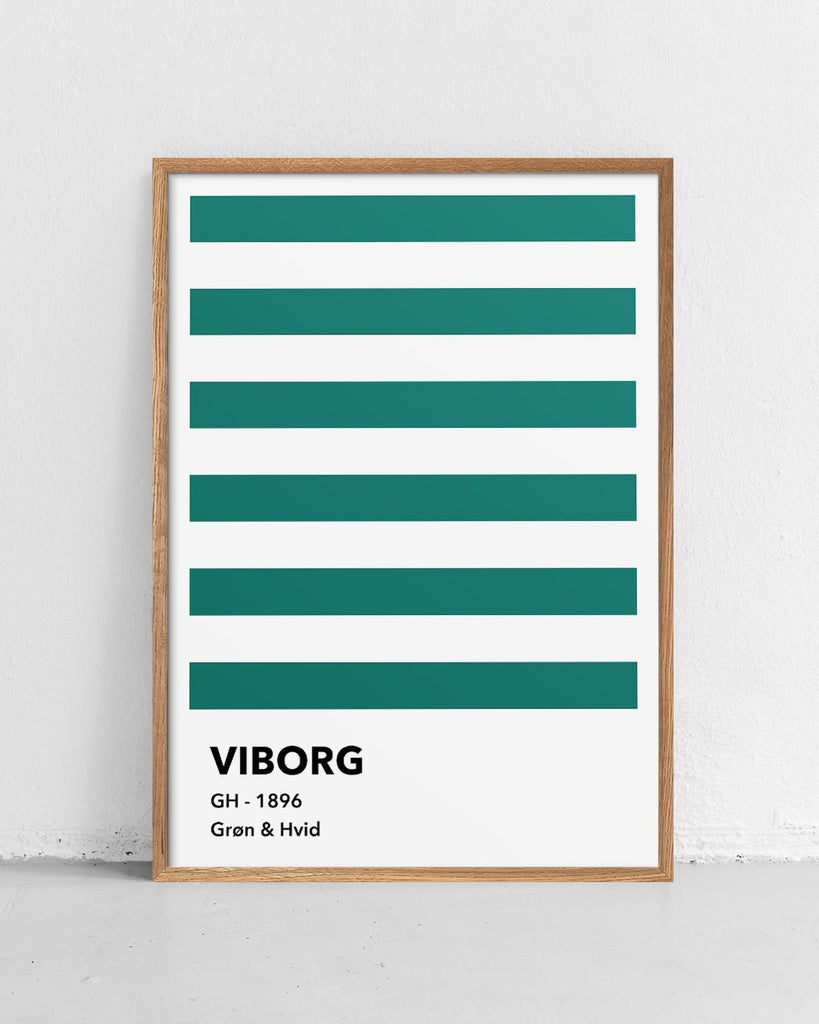 En Viborg F.F. fodbold plakat med deres grønne og hvide striber fra Colors kollektionen stående på et gulv - Olé Olé