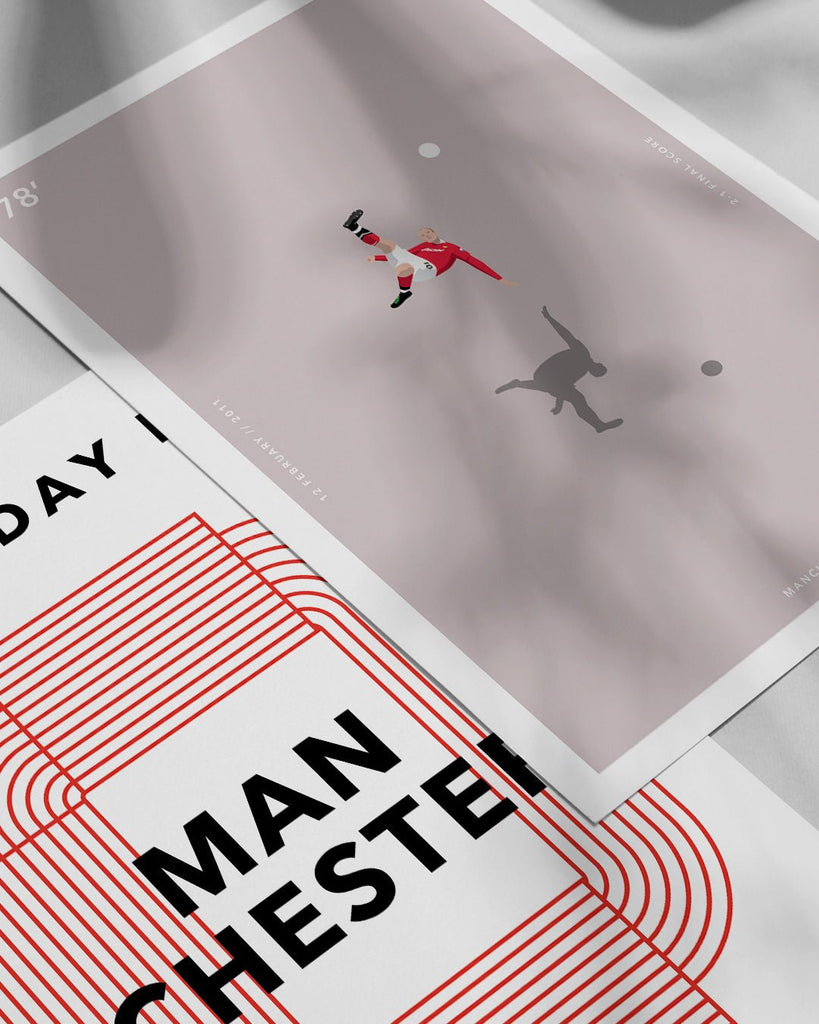 En Manchester United fodbold plakat med Wayne Rooney fra Great Moments kollektionen ved siden af en anden plakat - Olé Olé